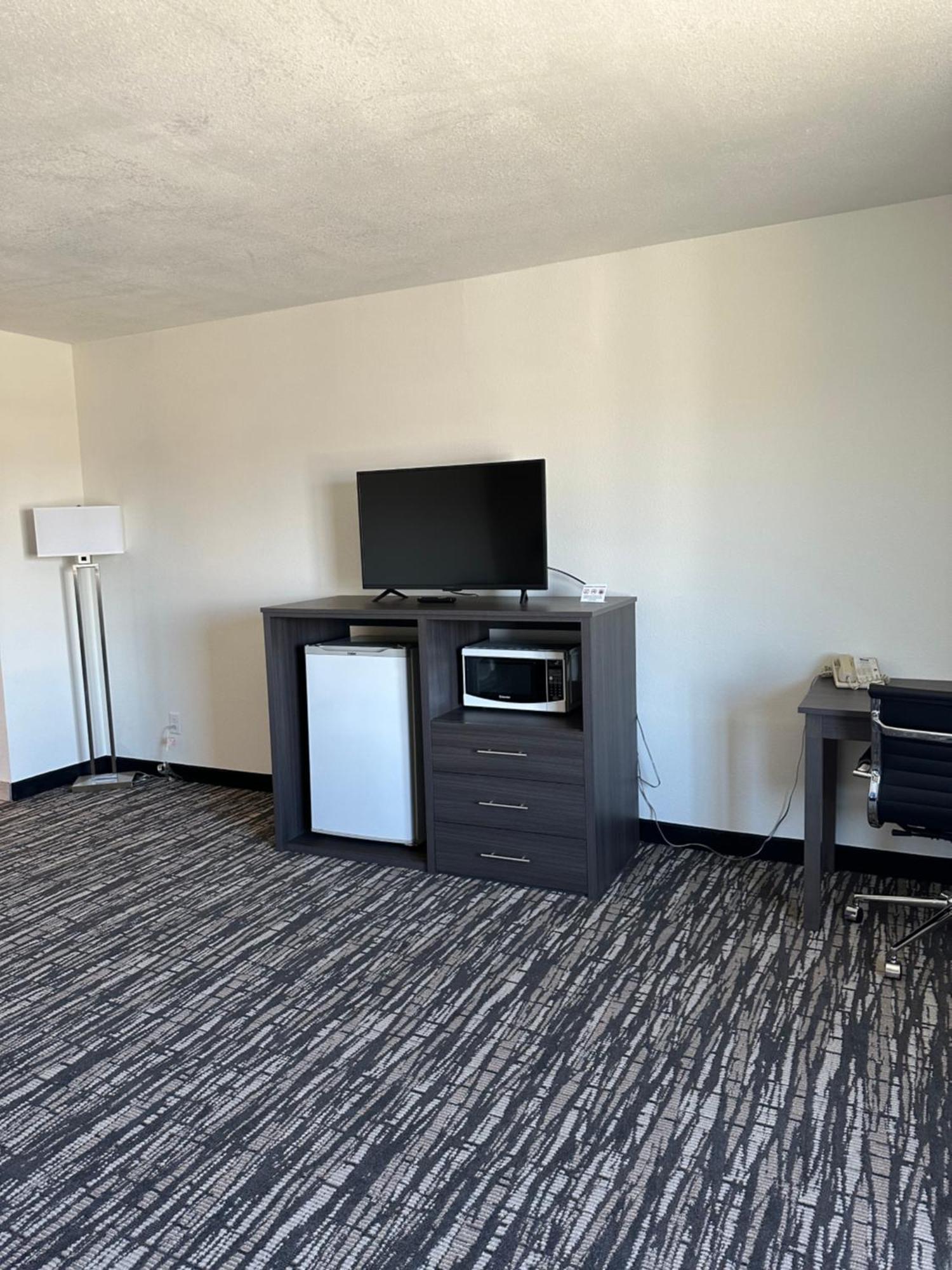 Super 8 By Wyndham Grand Island Ξενοδοχείο Εξωτερικό φωτογραφία