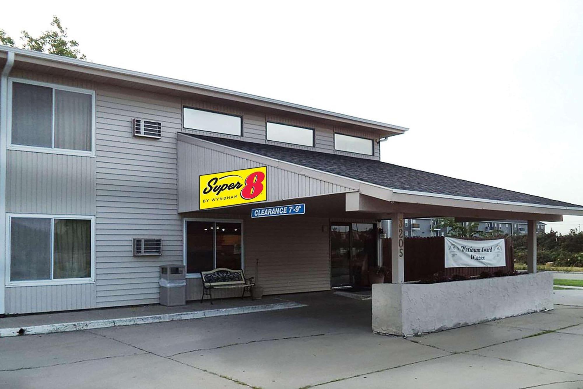 Super 8 By Wyndham Grand Island Ξενοδοχείο Εξωτερικό φωτογραφία